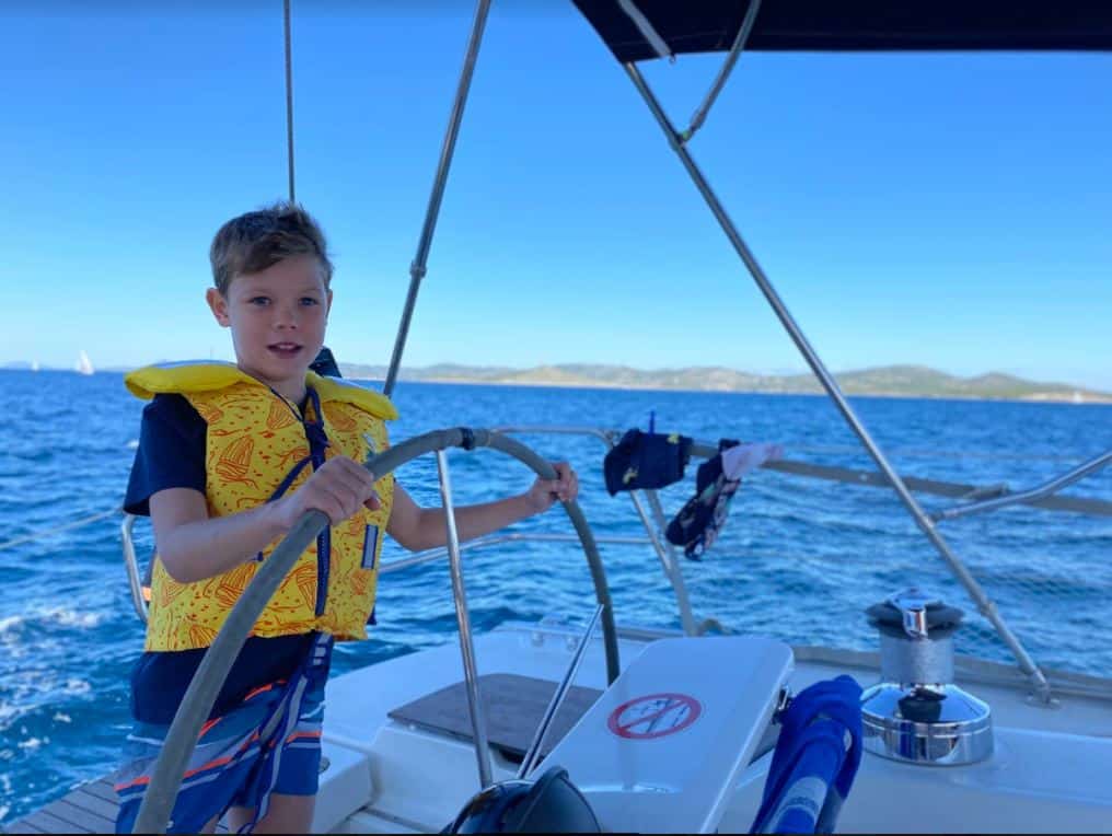 SEO konzultant Martin Matějka učí syna kormidlovat